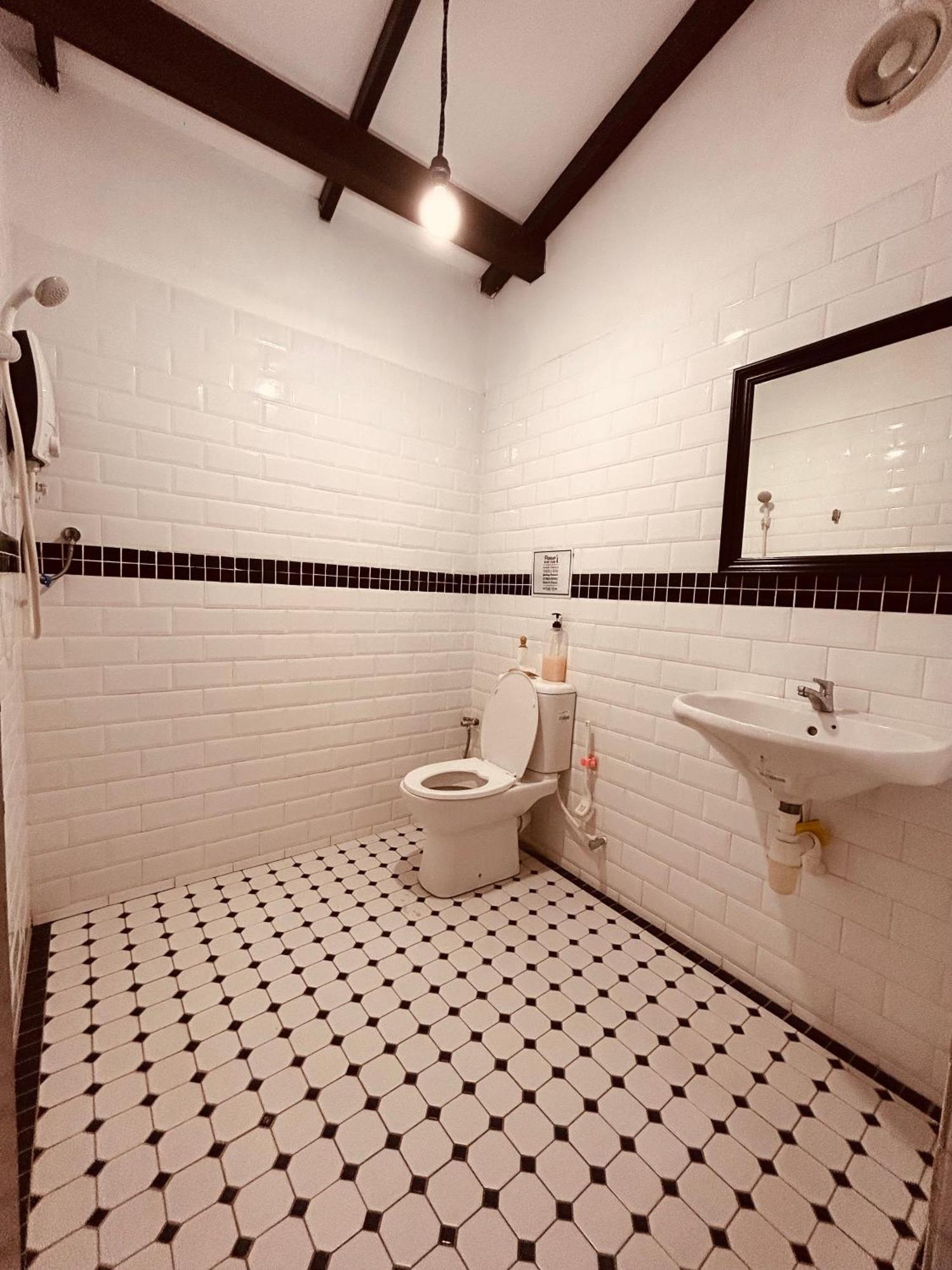 New Great Shanghai Female Hostel Джорджтаун Номер фото